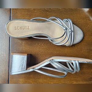 Schutz Prata Princey Metallic Stretch Silver Size 8 Strappy Woman Sandal